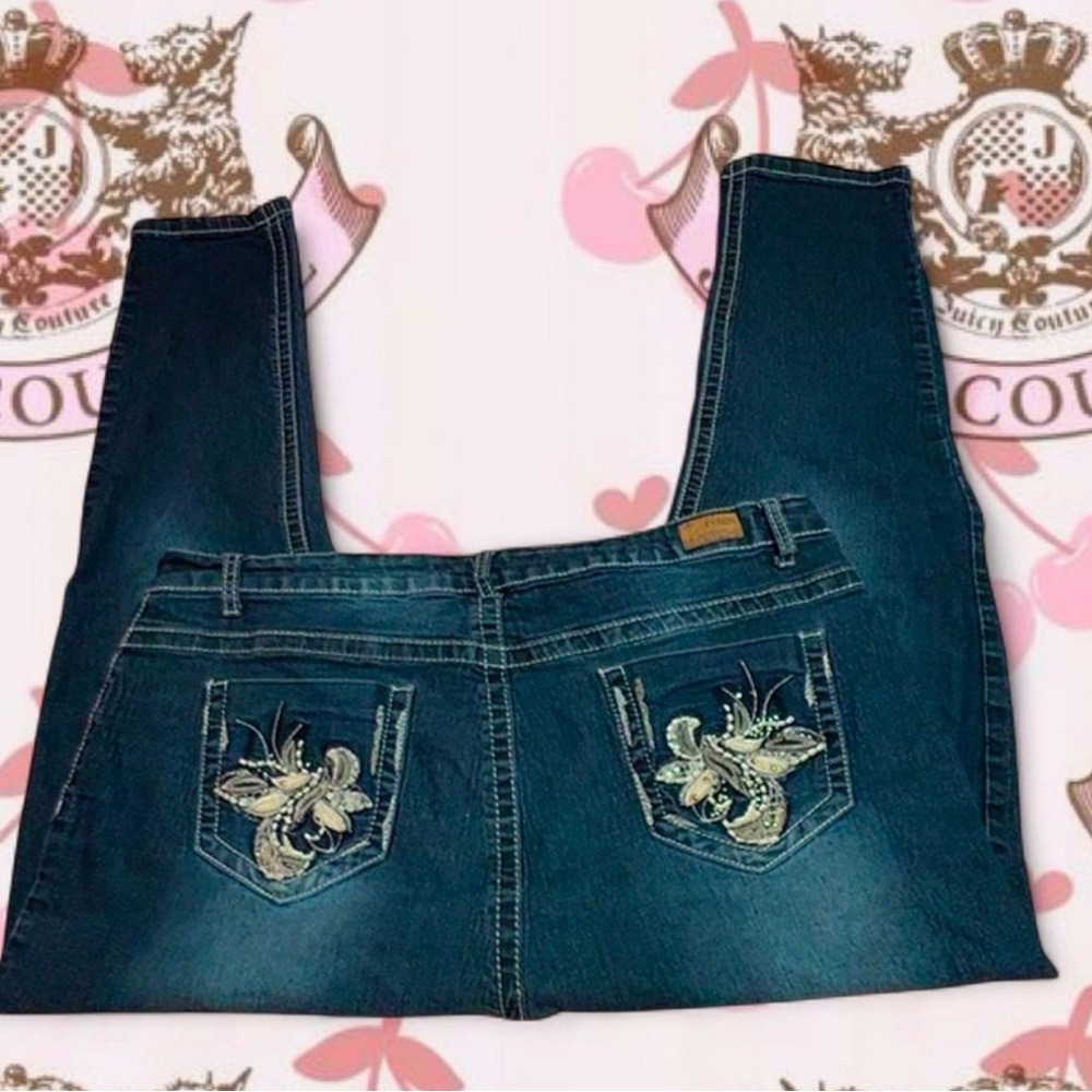 Reign Women's Blue Jeans with Embroidered Pockets